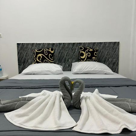 Black Sweet Homestay Dua Gili Air Luaran gambar